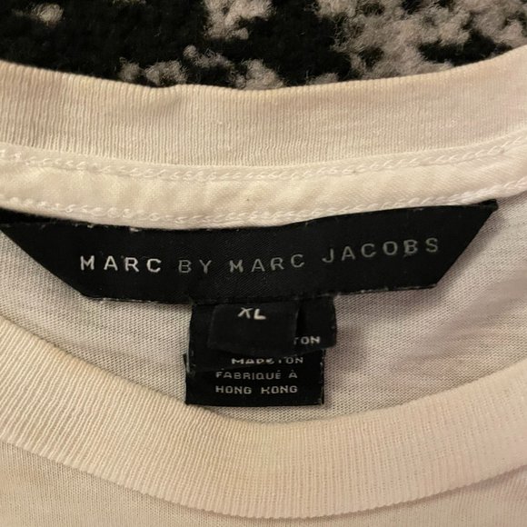 Sold-Vintage early 2000's Marc Jacobs oversized tee - Picture 2 of 2